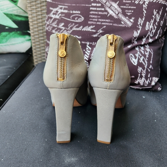 Cutout Booties with metallic accents - Kat Maconie - sz 9B - Picture 4 of 4